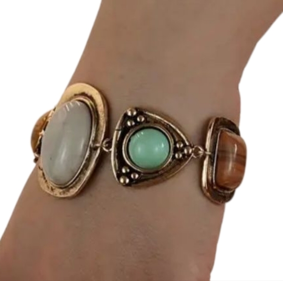 Elegant Gold and Green Stone Bracelet - Picture 2 of 3